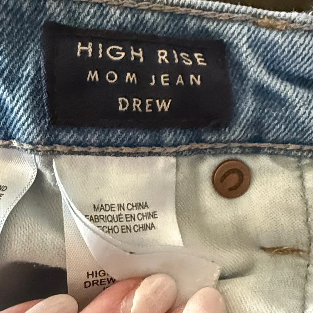 Lucky Brand High Rise Drew Mom Jean Size 27/4 - Picture 3 of 15